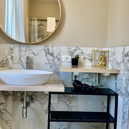 Suite649 Nuova 5 아파트